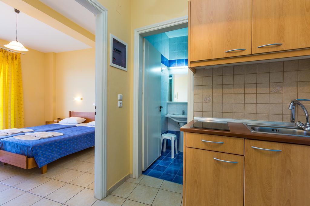 Atlantis Aparthotel Плакиас Екстериор снимка