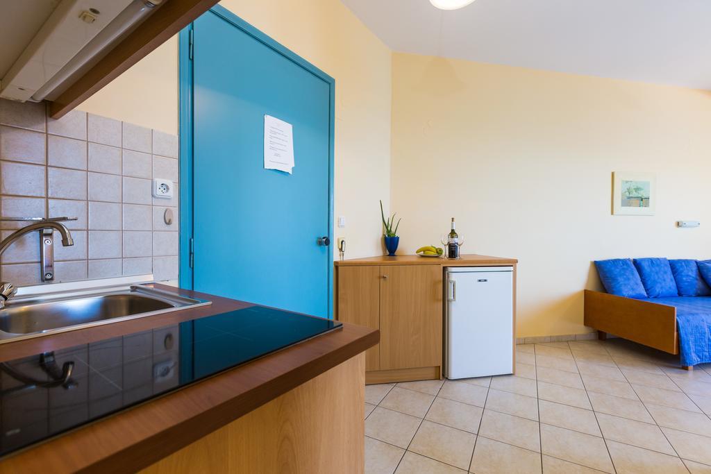 Atlantis Aparthotel Плакиас Екстериор снимка